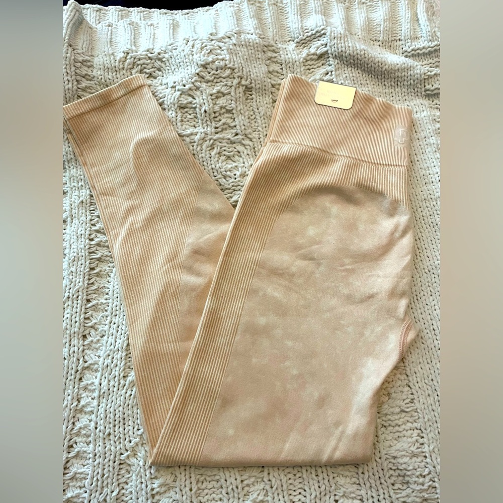 Victorias, pink leggings NWT Large